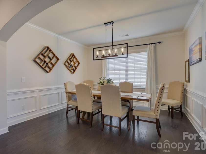 16541 Cozy Cove Road, Charlotte, NC 28278.  MLS# CAR4338314, YatesRealty ID 2739. Stunning dining room