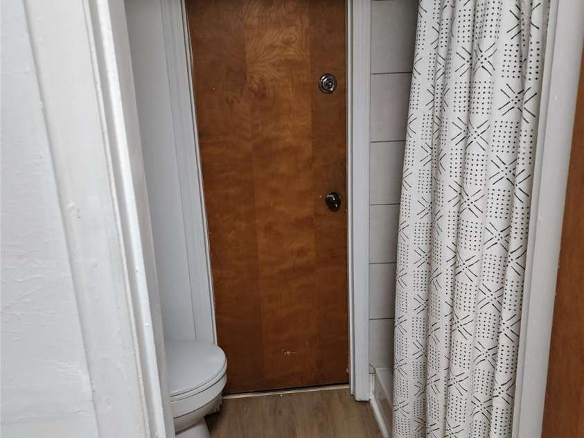 1615 Grovewood Drive, Charlotte, NC 28208.  MLS# CAR4251698, YatesRealty ID 27391. Full BathLower