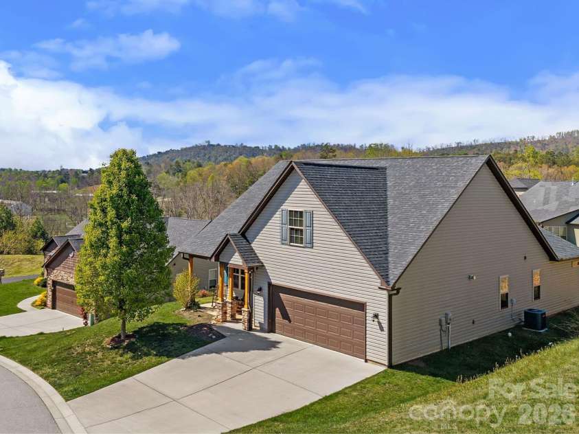 233 Water Leaf Drive, Weaverville, NC 28787.  MLS# CAR4369586, YatesRealty ID 27393. 