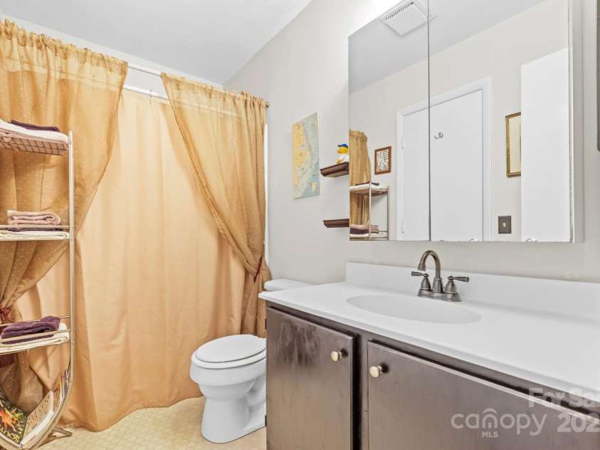 941 Sardis Cove Drive, Charlotte, NC 28270.  MLS# CAR4283401, YatesRealty ID 27393. 