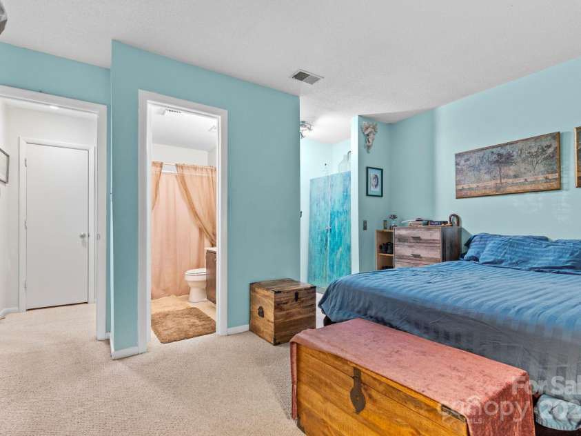 941 Sardis Cove Drive, Charlotte, NC 28270.  MLS# CAR4283401, YatesRealty ID 27393. 