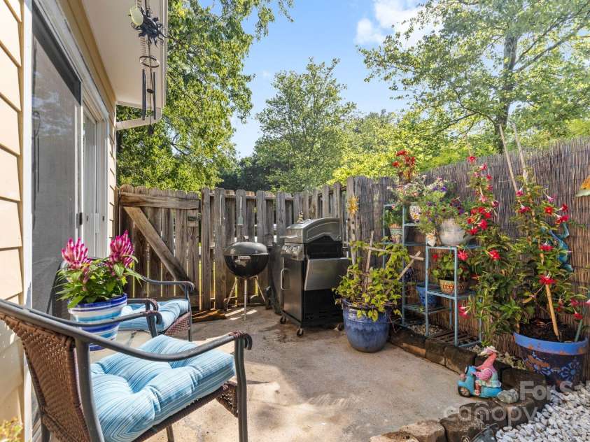 941 Sardis Cove Drive, Charlotte, NC 28270.  MLS# CAR4283401, YatesRealty ID 27393. 