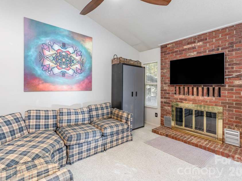 941 Sardis Cove Drive, Charlotte, NC 28270.  MLS# CAR4338060, YatesRealty ID 27393. Living room
