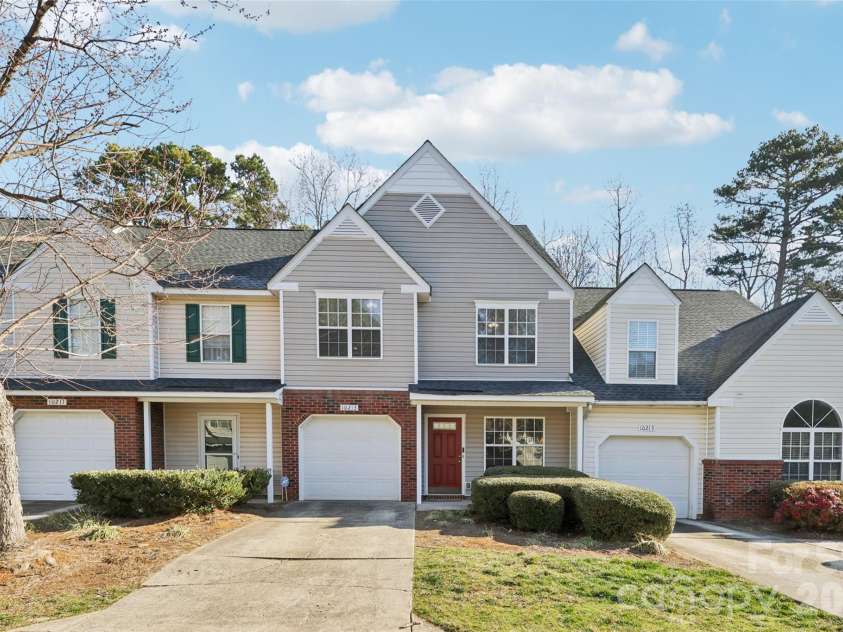 10213 University Park Lane, Charlotte, NC 28213.  MLS# CAR4329874, YatesRealty ID 27394. Front