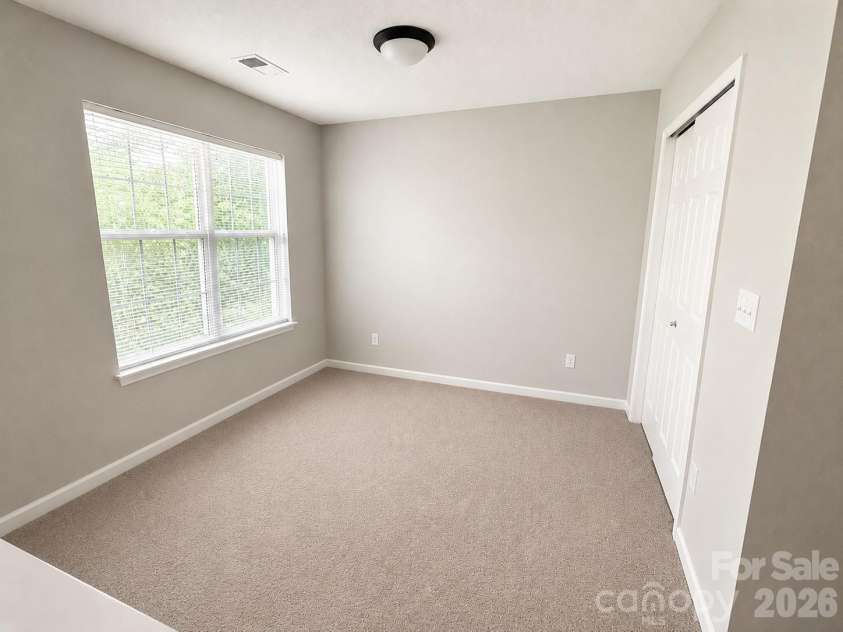 10213 University Park Lane, Charlotte, NC 28213.  MLS# CAR4329874, YatesRealty ID 27394. Loft