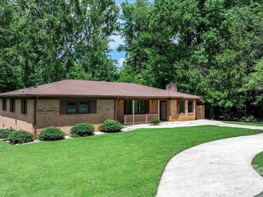 3195 Meadowbrook Street, Valdese, NC 28690.  MLS# CAR4282013, YatesRealty ID 27395. 