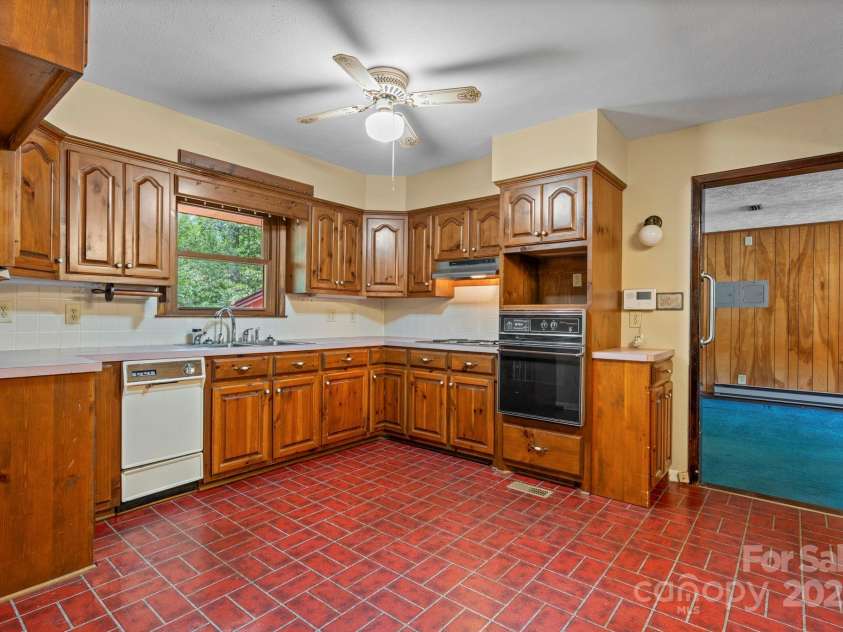 3195 Meadowbrook Street, Valdese, NC 28690.  MLS# CAR4282013, YatesRealty ID 27395. 