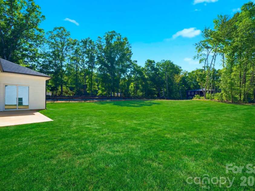 3272 Fairview Drive, Gastonia, NC 28052.  MLS# CAR4382427, YatesRealty ID 27395. 