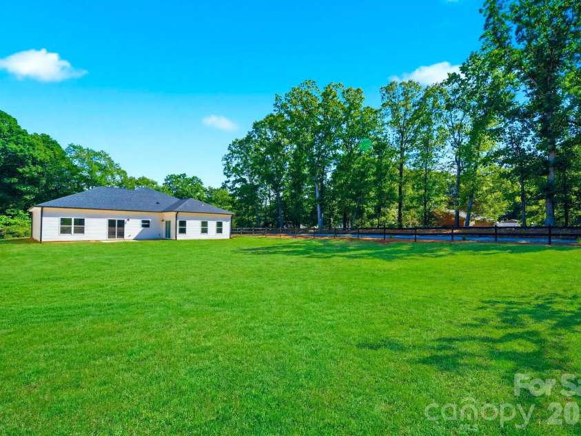 3272 Fairview Drive, Gastonia, NC 28052.  MLS# CAR4382427, YatesRealty ID 27395. 