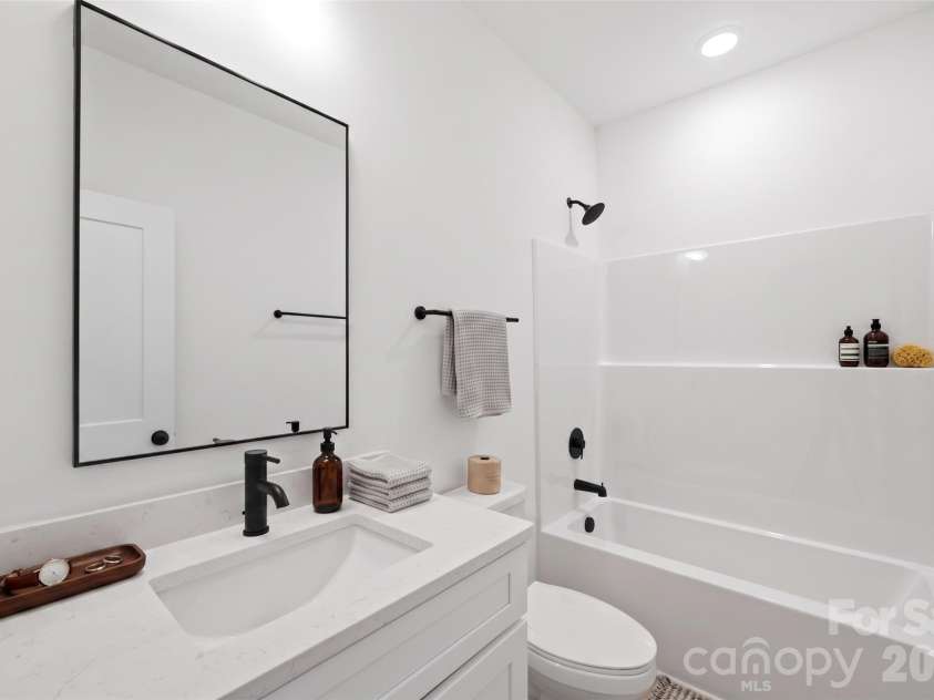 3272 Fairview Drive, Gastonia, NC 28052.  MLS# CAR4382427, YatesRealty ID 27395. Bathroom