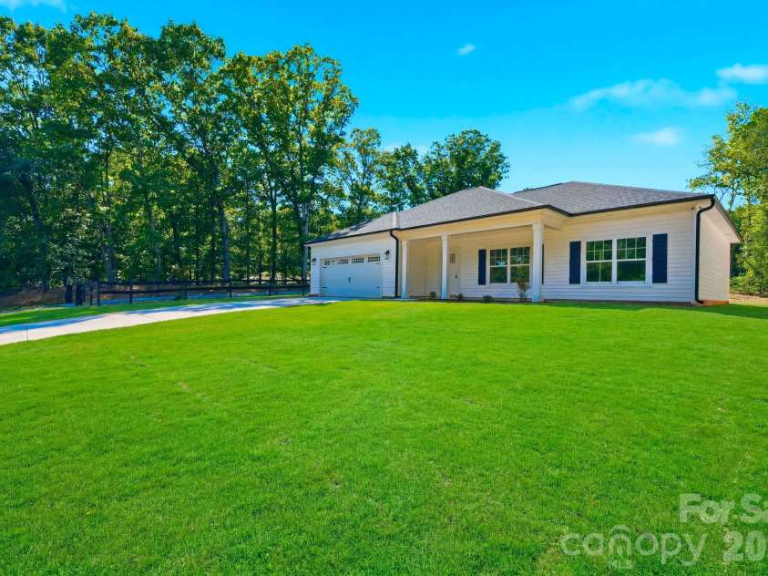 3272 Fairview Drive, Gastonia, NC 28052.  MLS# CAR4382427, YatesRealty ID 27395. Front house