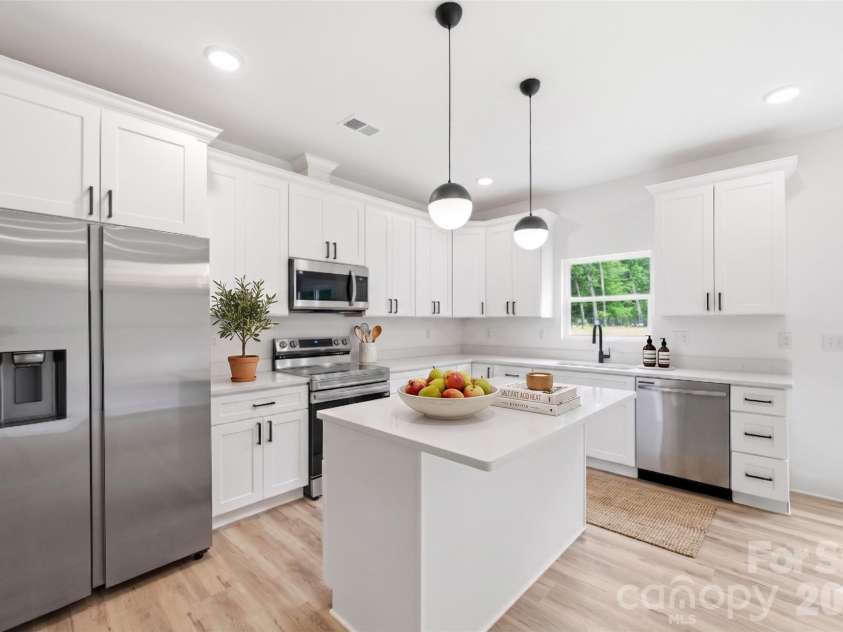 3272 Fairview Drive, Gastonia, NC 28052.  MLS# CAR4382427, YatesRealty ID 27395. Kitchen