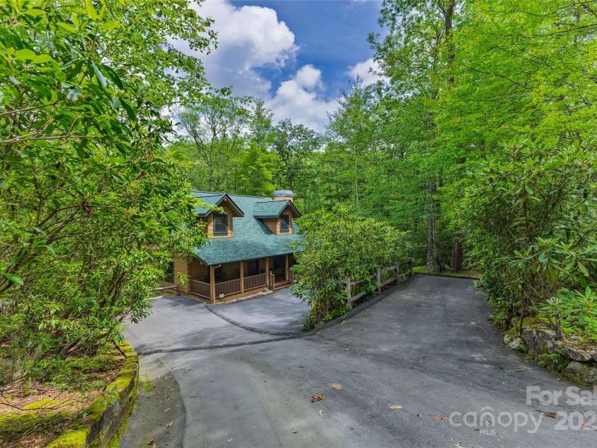 222 High Rock Vista, Sapphire, NC 28774.  MLS# CAR4283590, YatesRealty ID 27396. 