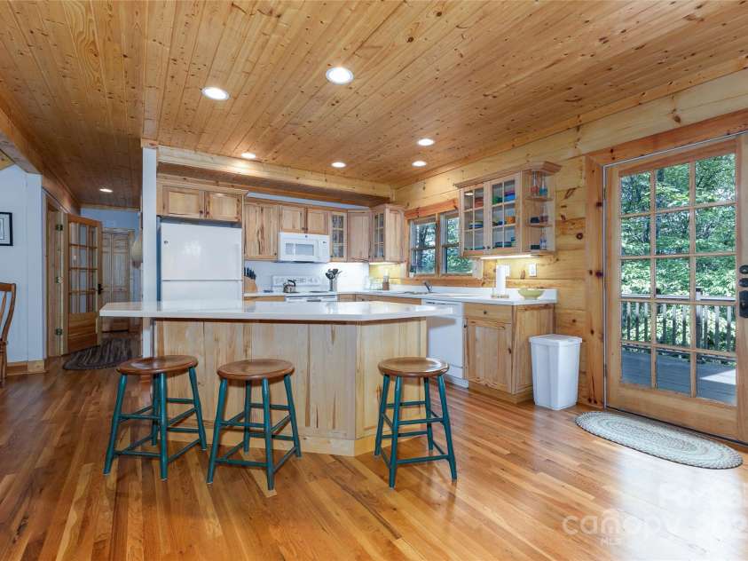 222 High Rock Vista, Sapphire, NC 28774.  MLS# CAR4283590, YatesRealty ID 27396. 