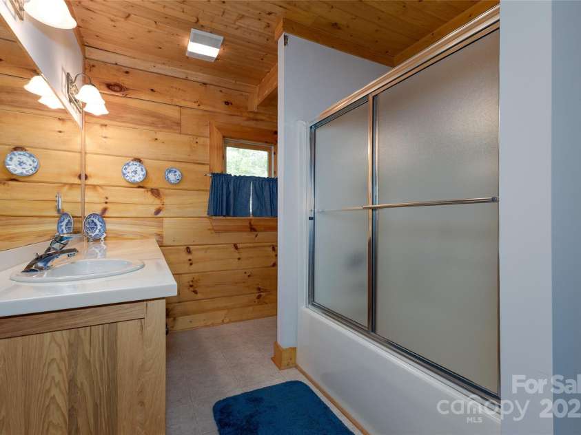 222 High Rock Vista, Sapphire, NC 28774.  MLS# CAR4283590, YatesRealty ID 27396. 