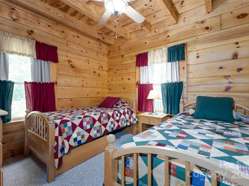 222 High Rock Vista, Sapphire, NC 28774.  MLS# CAR4283590, YatesRealty ID 27396. 