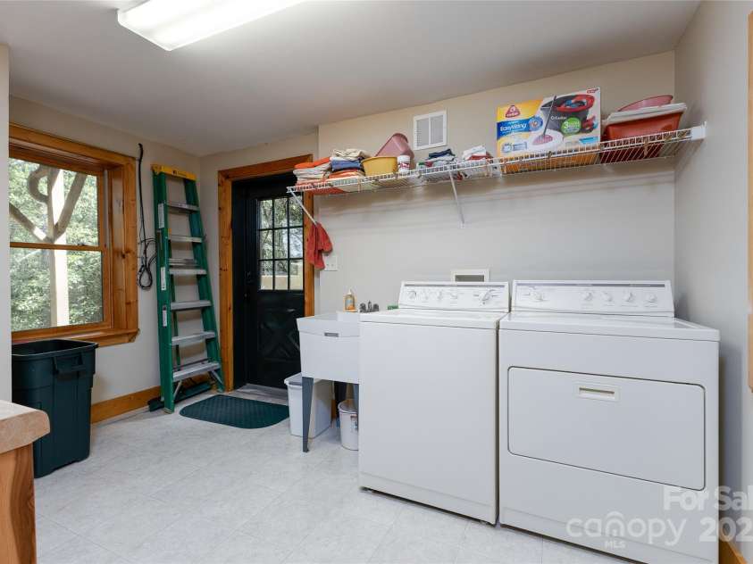 222 High Rock Vista, Sapphire, NC 28774.  MLS# CAR4283590, YatesRealty ID 27396. 