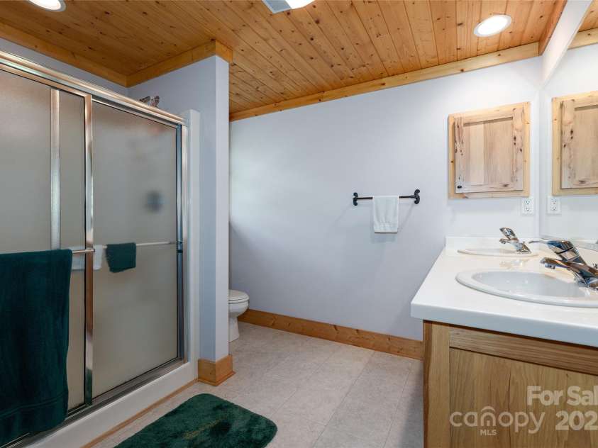 222 High Rock Vista, Sapphire, NC 28774.  MLS# CAR4283590, YatesRealty ID 27396. 