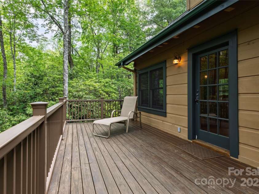 222 High Rock Vista, Sapphire, NC 28774.  MLS# CAR4283590, YatesRealty ID 27396. 