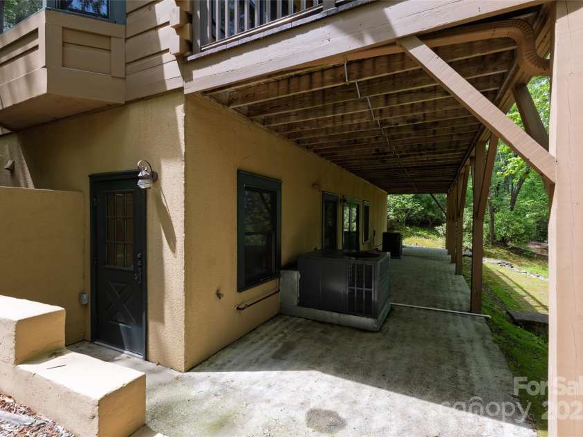 222 High Rock Vista, Sapphire, NC 28774.  MLS# CAR4283590, YatesRealty ID 27396. 