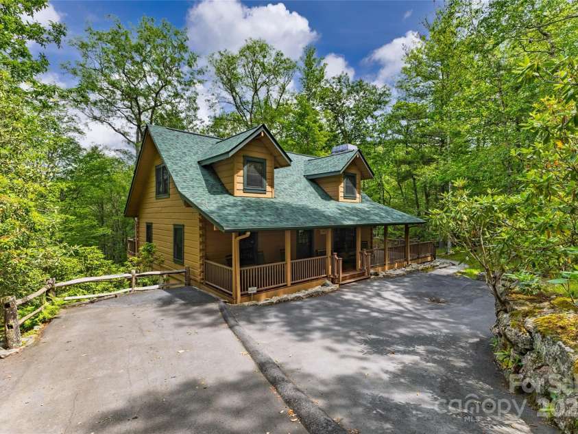 222 High Rock Vista, Sapphire, NC 28774.  MLS# CAR4283590, YatesRealty ID 27396. 