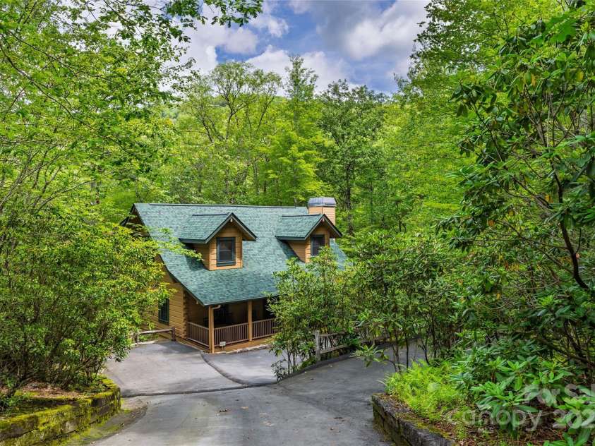 222 High Rock Vista, Sapphire, NC 28774.  MLS# CAR4283590, YatesRealty ID 27396. 
