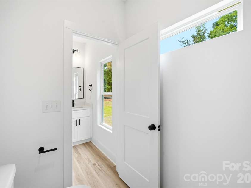 3264 Fairview Drive, Gastonia, NC 28052.  MLS# CAR4382588, YatesRealty ID 27396. Bathroom