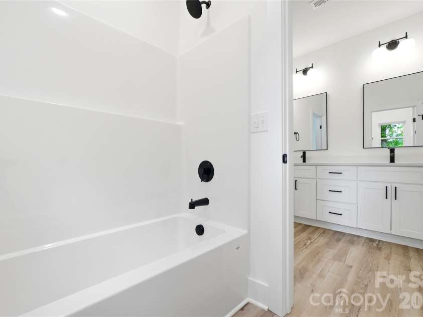 3264 Fairview Drive, Gastonia, NC 28052.  MLS# CAR4382588, YatesRealty ID 27396. Principal Bathroom