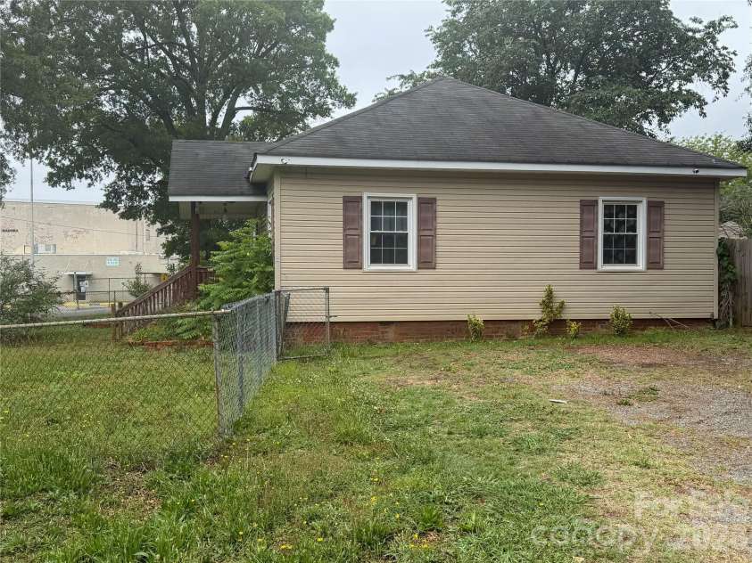 204 Madora Street, Mount Holly, NC 28120.  MLS# CAR4385940, YatesRealty ID 27397. 