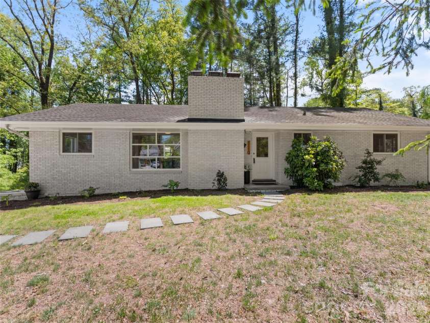 1110 3rd Avenue, Hendersonville, NC 28739.  MLS# CAR4373450, YatesRealty ID 27399. 