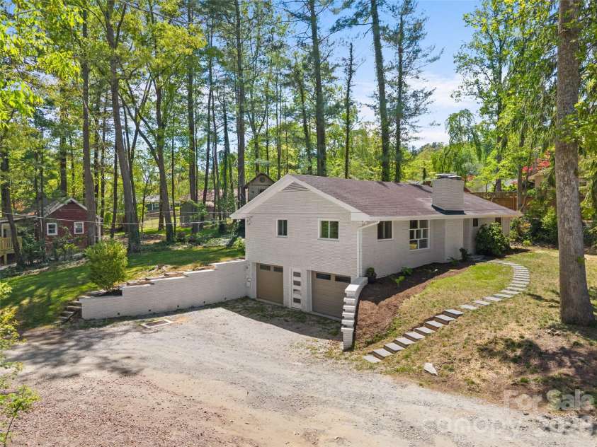 1110 3rd Avenue, Hendersonville, NC 28739.  MLS# CAR4373450, YatesRealty ID 27399. 