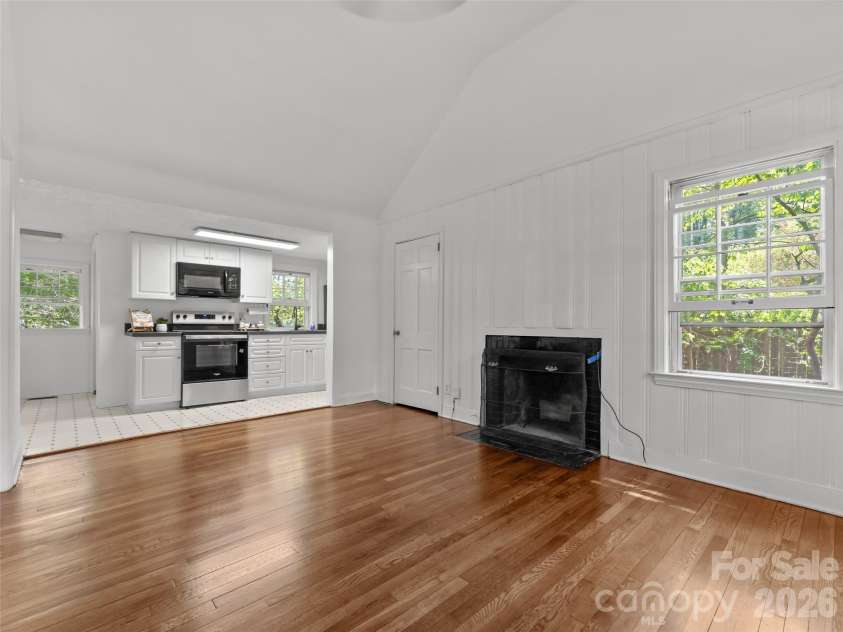 1110 3rd Avenue, Hendersonville, NC 28739.  MLS# CAR4373450, YatesRealty ID 27399. Open concept vaulted ceiling