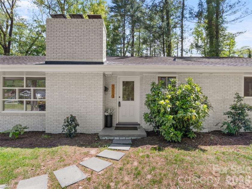 1110 3rd Avenue, Hendersonville, NC 28739.  MLS# CAR4373450, YatesRealty ID 27399. Solid brick!