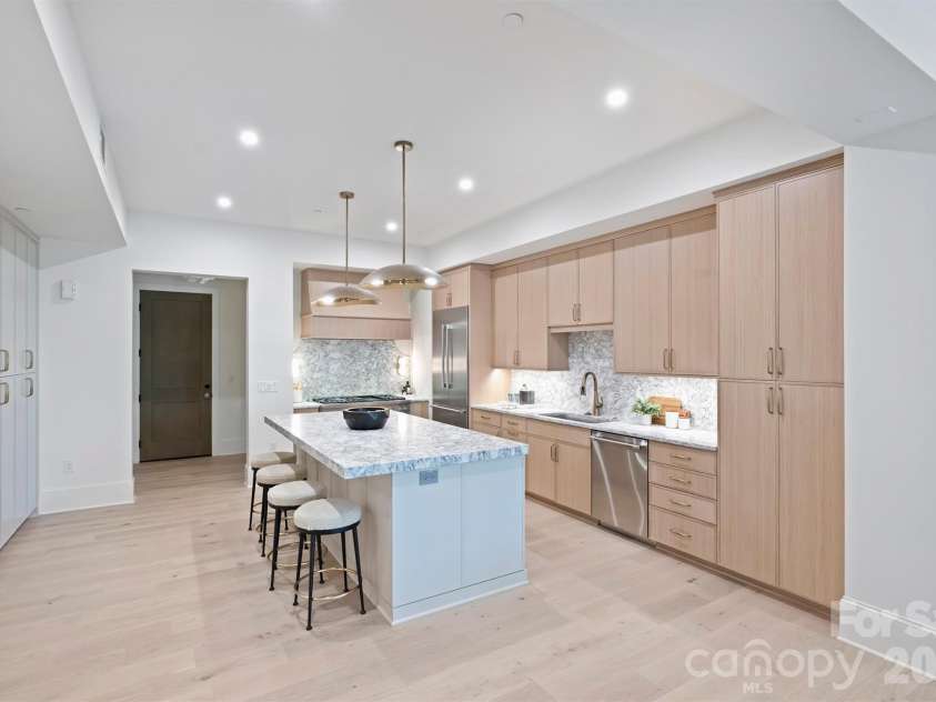 409 Queens Road, Charlotte, NC 28207.  MLS# CAR4409006, YatesRealty ID 274. 