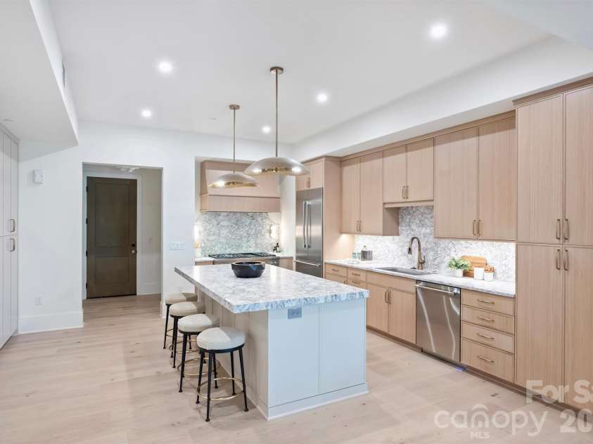 409 Queens Road, Charlotte, NC 28207.  MLS# CAR4409006, YatesRealty ID 274. 