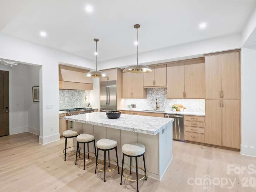 409 Queens Road, Charlotte, NC 28207.  MLS# CAR4409006, YatesRealty ID 274. 