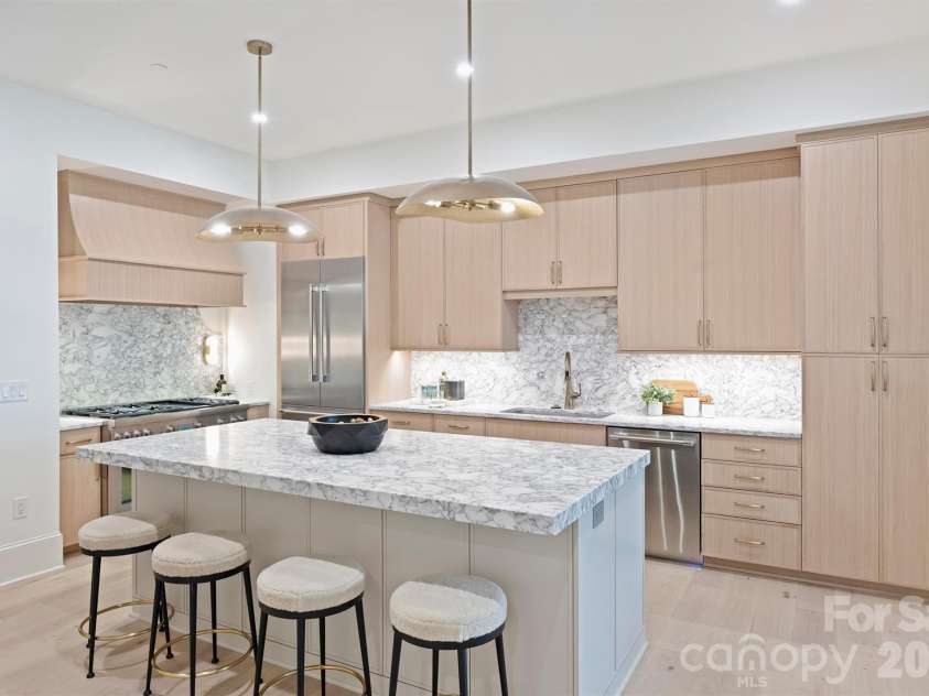 409 Queens Road, Charlotte, NC 28207.  MLS# CAR4409006, YatesRealty ID 274. 