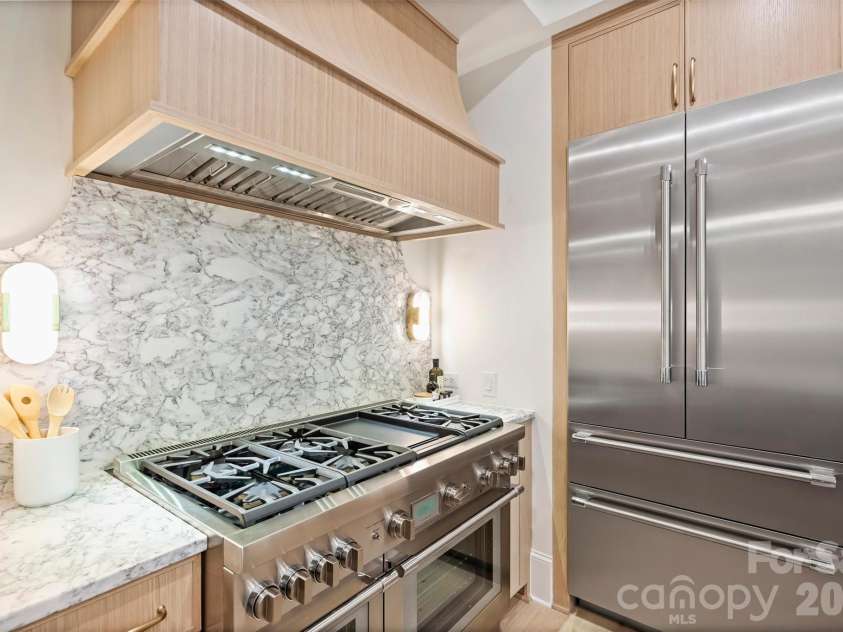409 Queens Road, Charlotte, NC 28207.  MLS# CAR4409006, YatesRealty ID 274. 