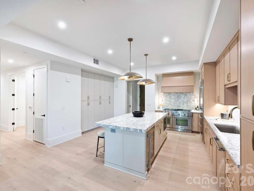 409 Queens Road, Charlotte, NC 28207.  MLS# CAR4409006, YatesRealty ID 274. 