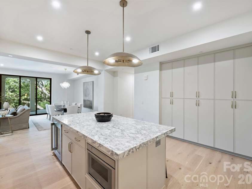 409 Queens Road, Charlotte, NC 28207.  MLS# CAR4409006, YatesRealty ID 274. 
