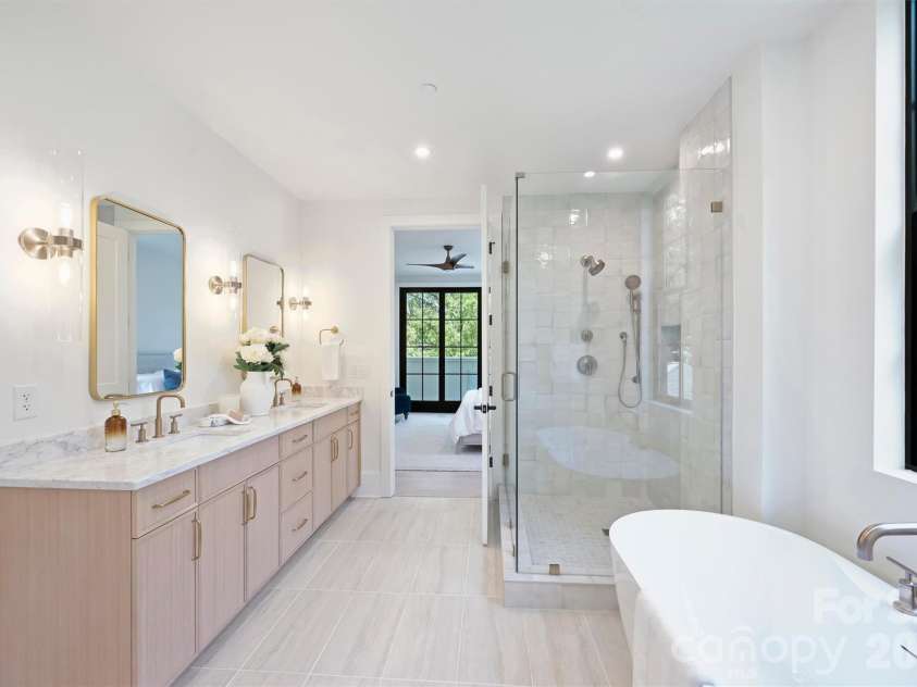 409 Queens Road, Charlotte, NC 28207.  MLS# CAR4409006, YatesRealty ID 274. 