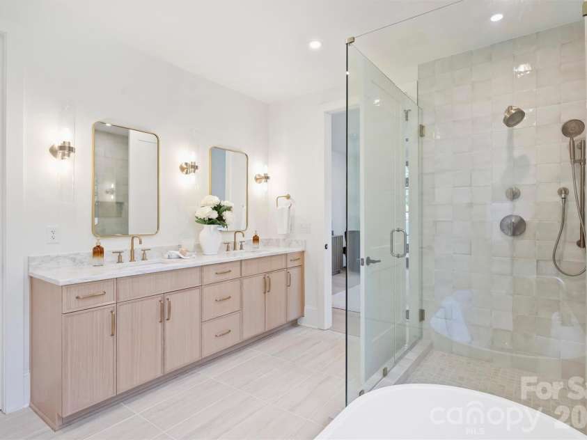 409 Queens Road, Charlotte, NC 28207.  MLS# CAR4409006, YatesRealty ID 274. 