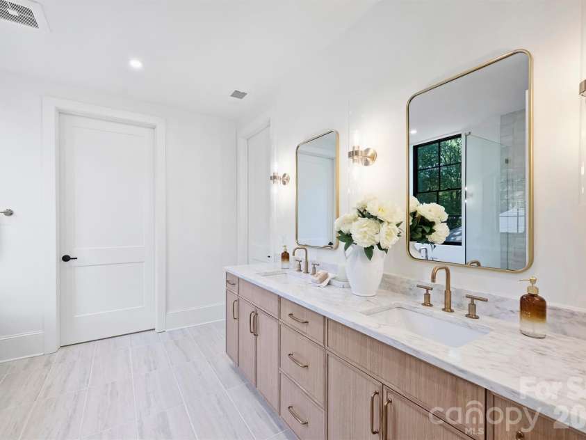 409 Queens Road, Charlotte, NC 28207.  MLS# CAR4409006, YatesRealty ID 274. 