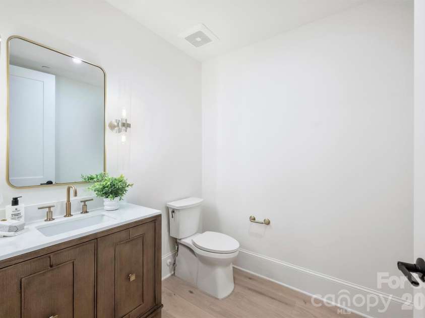 409 Queens Road, Charlotte, NC 28207.  MLS# CAR4409006, YatesRealty ID 274. 