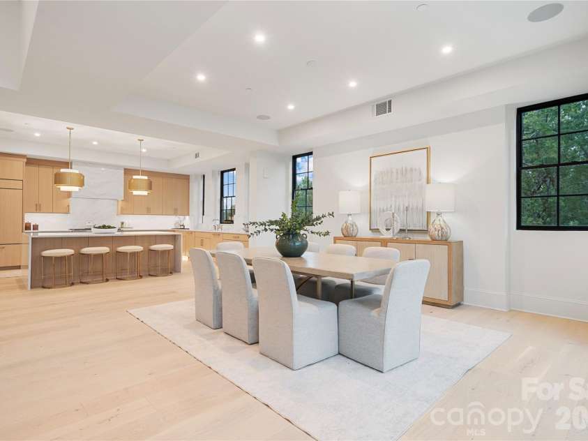 409 Queens Road, Charlotte, NC 28207.  MLS# CAR4425871, YatesRealty ID 274. The open sightline and flowing floorplan continue across the dining and kitchen areas. While the light oak cabinetry, wide-plank floors and bright, contemporary design tie it all together beautifully.