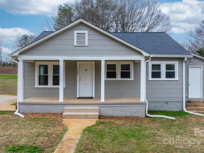1529 4th Street, Hickory, NC 28601.  MLS# CAR4331702, YatesRealty ID 2740. 