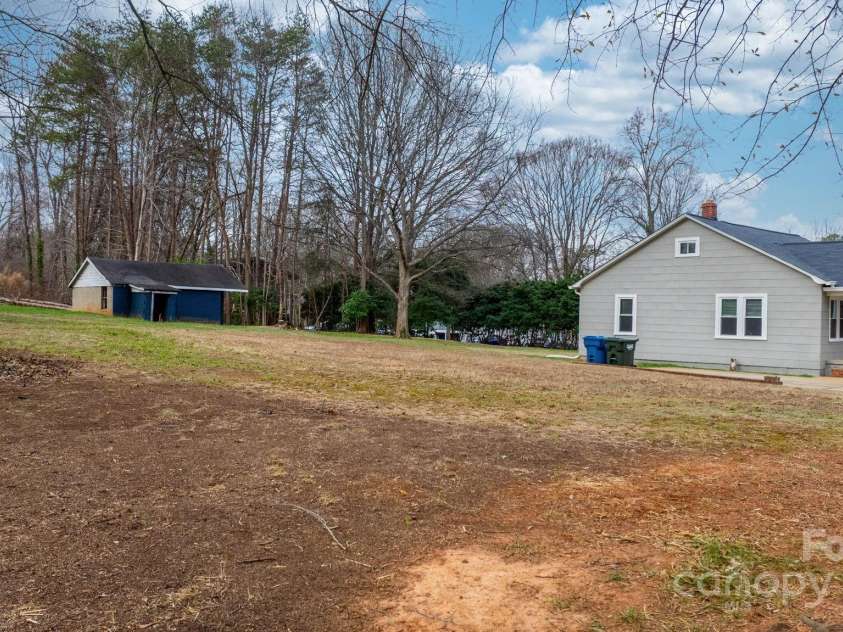 1529 4th Street, Hickory, NC 28601.  MLS# CAR4331702, YatesRealty ID 2740. 