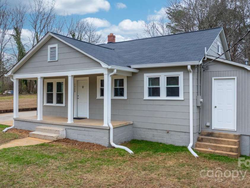1529 4th Street, Hickory, NC 28601.  MLS# CAR4331702, YatesRealty ID 2740. 