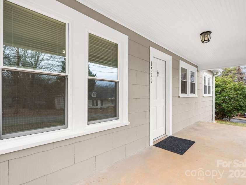 1529 4th Street, Hickory, NC 28601.  MLS# CAR4331702, YatesRealty ID 2740. 
