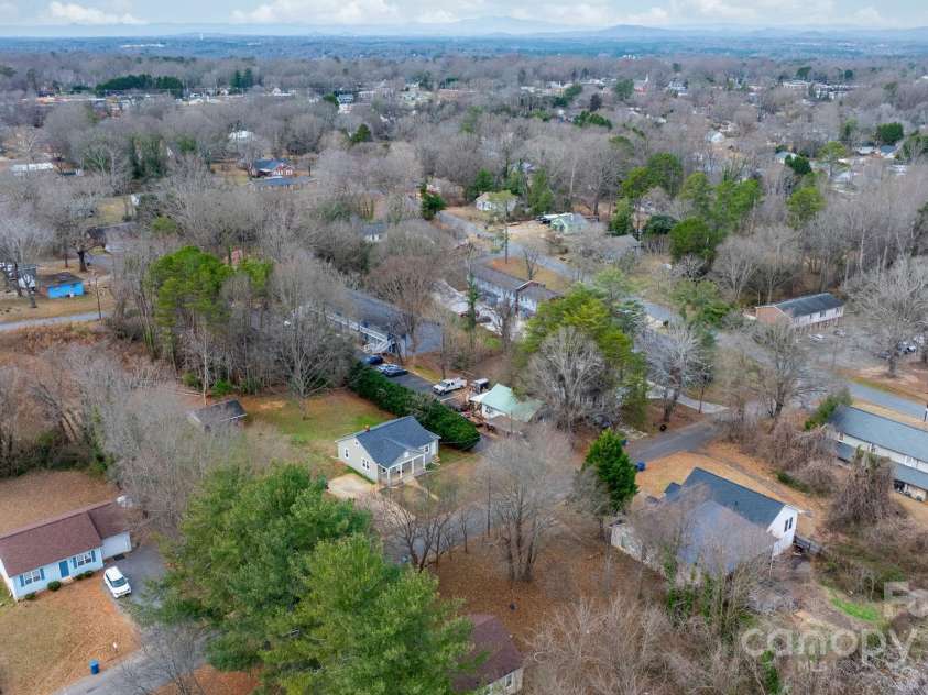 1529 4th Street, Hickory, NC 28601.  MLS# CAR4331702, YatesRealty ID 2740. 